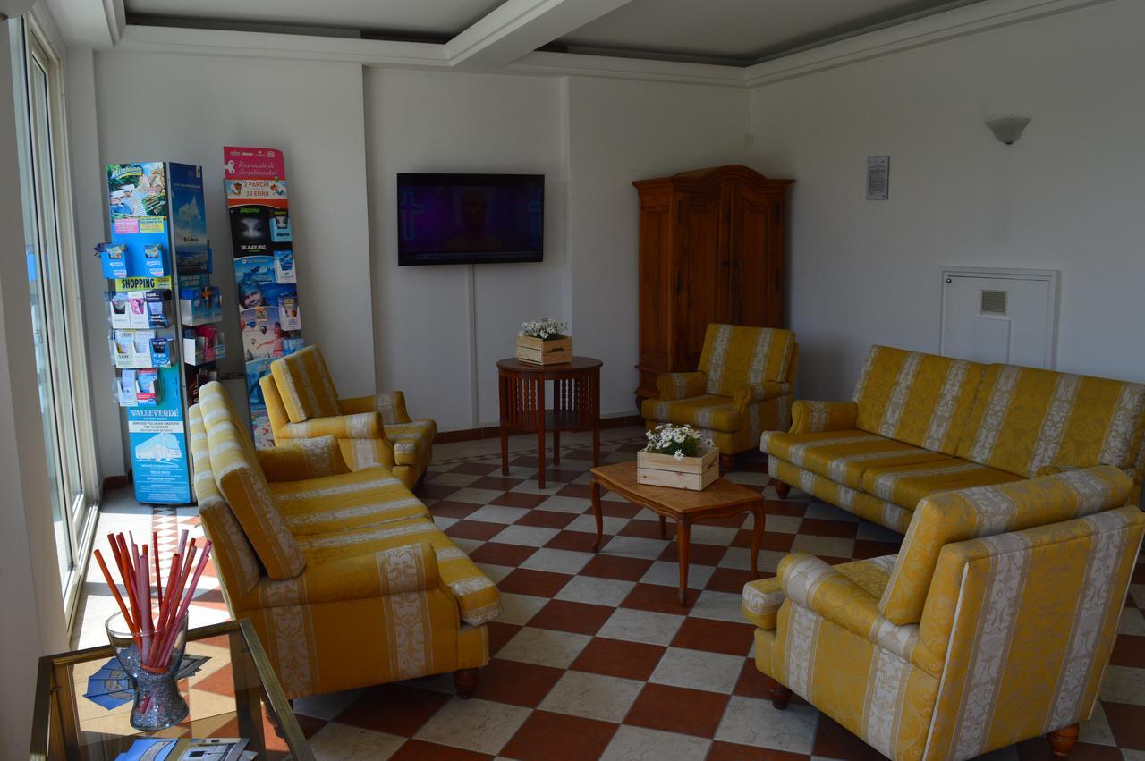 Residenza Villa Margherita Rimini Kültér fotó