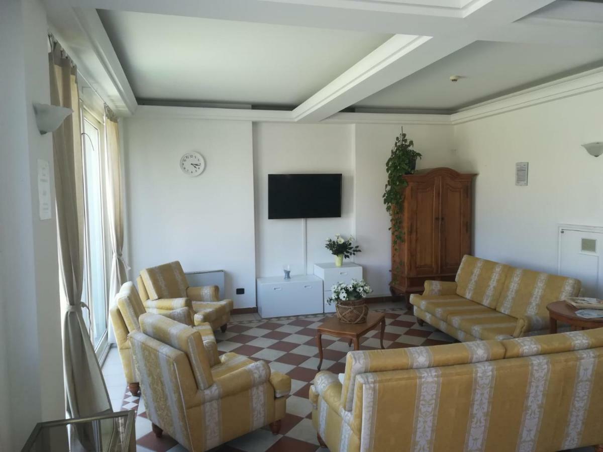 Residenza Villa Margherita Rimini Kültér fotó